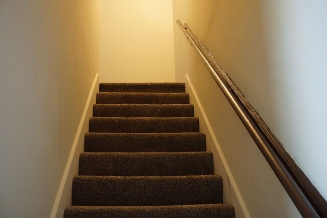 Building Photo - Spacious town home in west Jacksonville