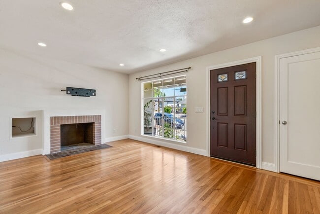 Building Photo - 135 Anza Way