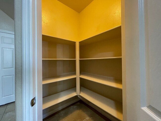 Building Photo - 4 BED 2.5 BATH 2 CAR GARAGE SINGLE FAMILY ...