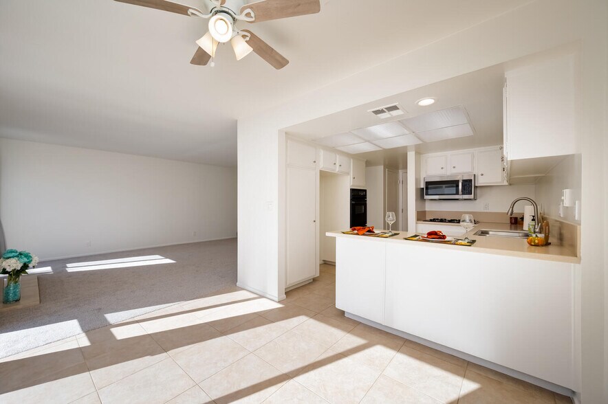 Building Photo - 30747 Calle Chueca