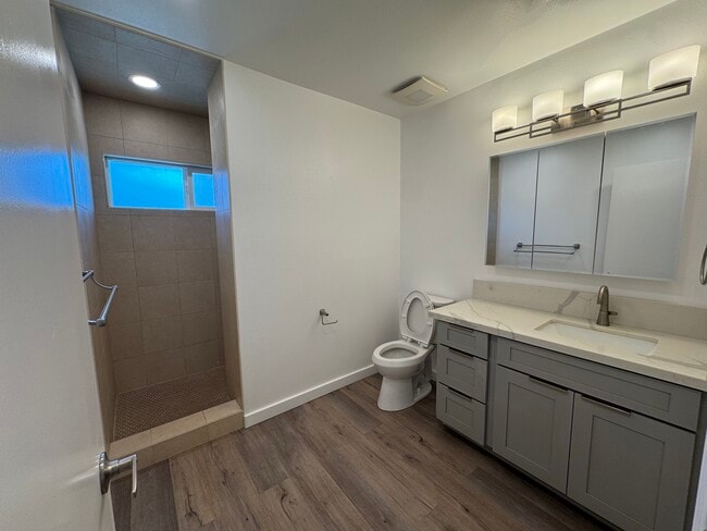 Building Photo - 41-675A Mokulama St