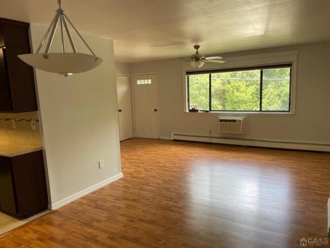 Building Photo - 104 Cricket Ln
