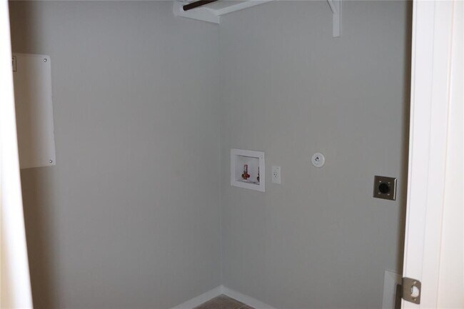 Building Photo - 225 Graver St