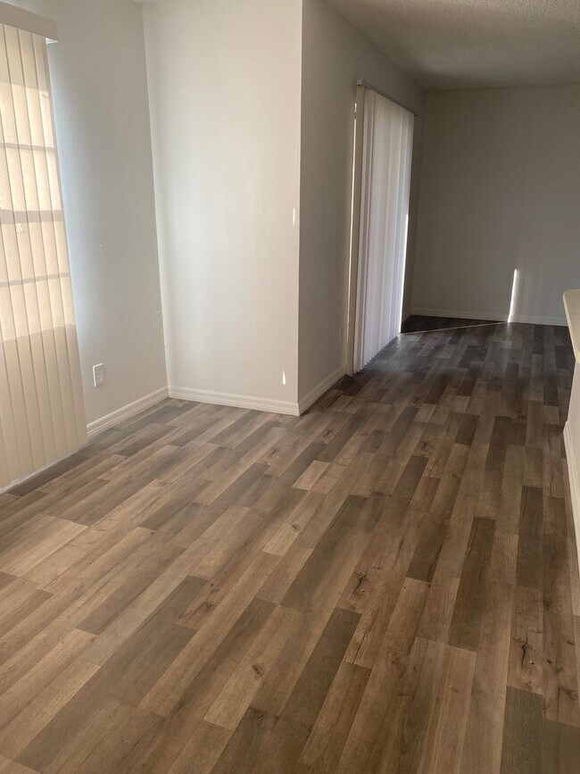 Building Photo - 401 C