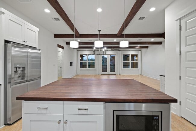 Building Photo - 2217 Seabiscuit Cv