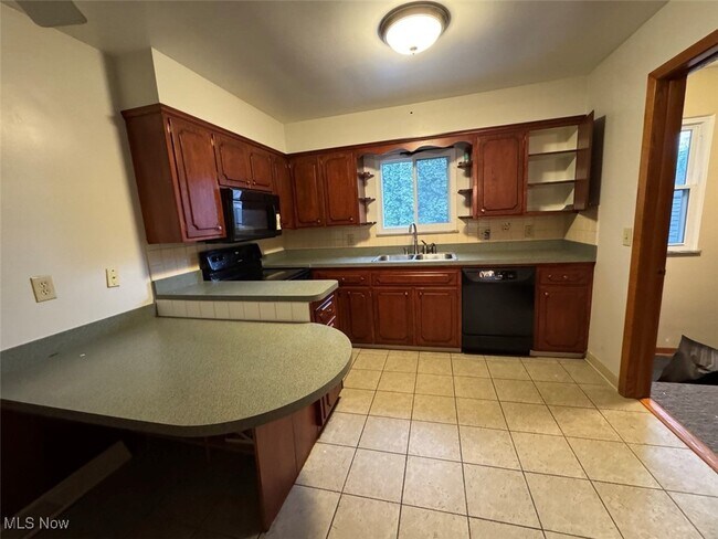 Building Photo - 1859 Cromwell Dr