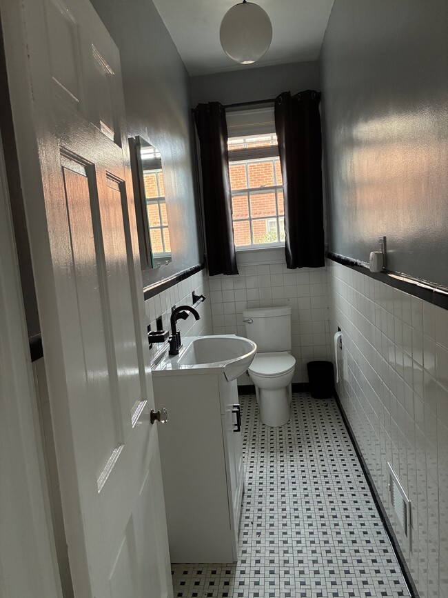 Building Photo - 3348 N Pitt St