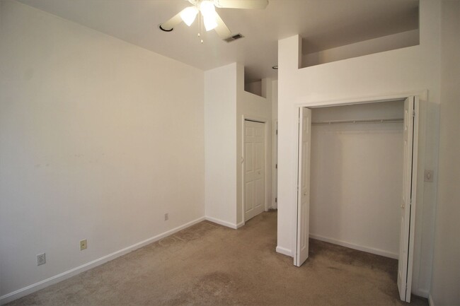 Building Photo - Gorgeous 2bd/1.5 ba Canton townhome. OSP, ...
