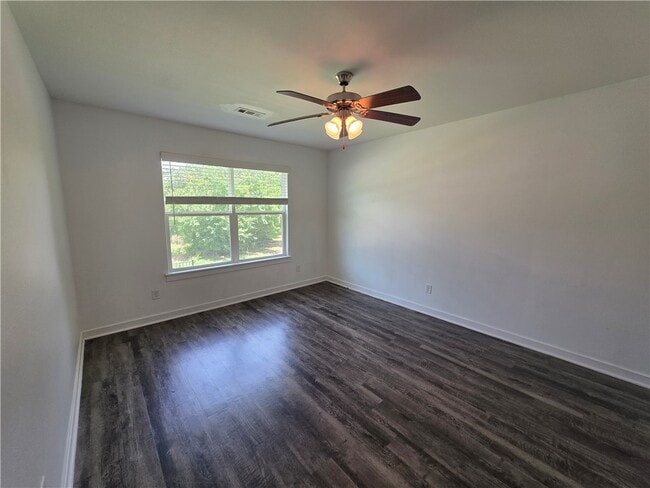 Building Photo - 637 Hidden Springs Dr