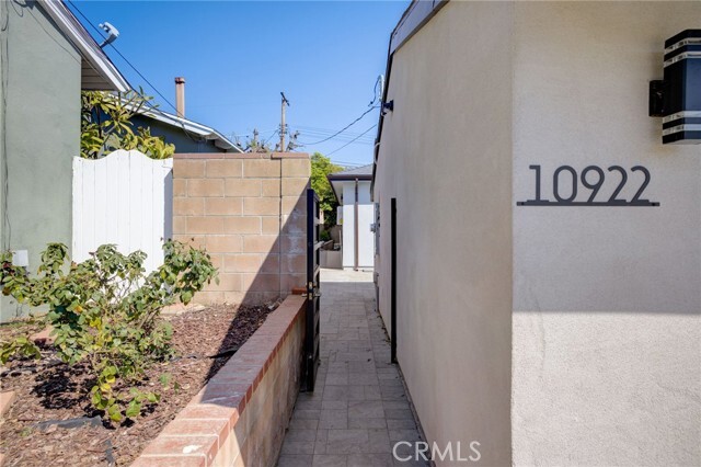 Building Photo - 10922 Garden Grove Ave