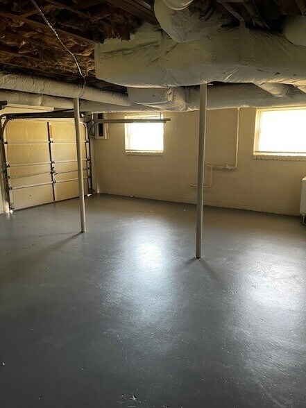 Garage - 10912 Dineen Dr