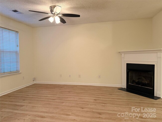 Building Photo - 10013 University Park Ln