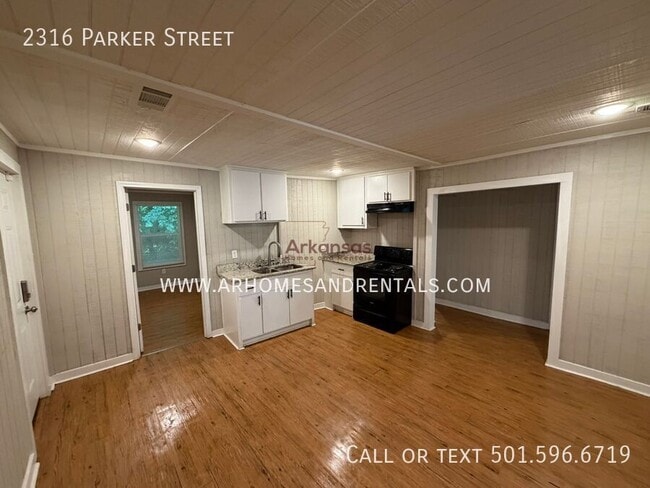 Building Photo - 2316 Parker St