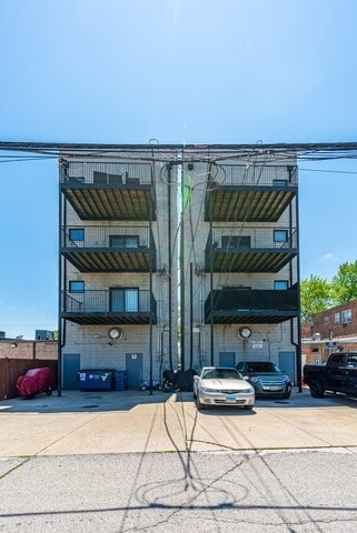 Building Photo - 7642 W Belmont Ave