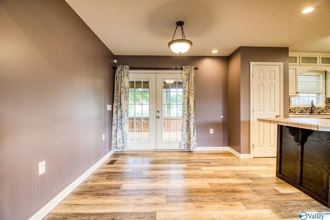 Building Photo - 328 Land Cir