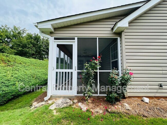 Building Photo - 107 Shalom Dr
