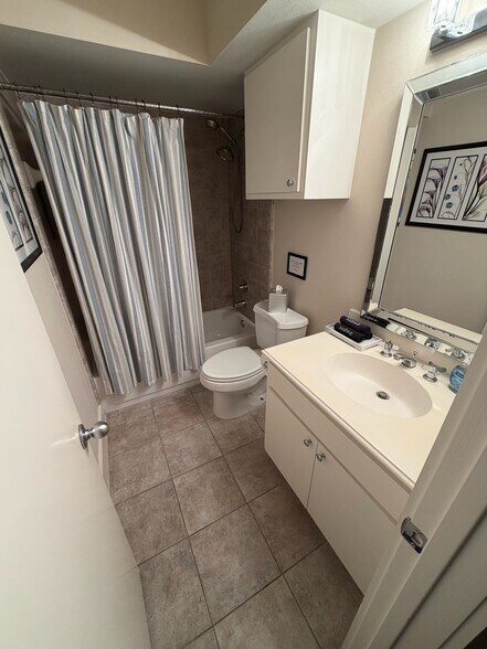 Building Photo - 5810 Darling St