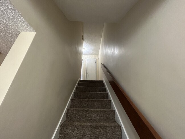 Building Photo - Townhouse for Rent