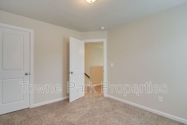 Building Photo - 1830 Butternut Dr