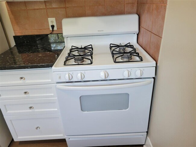 Building Photo - 2406 Huldy St