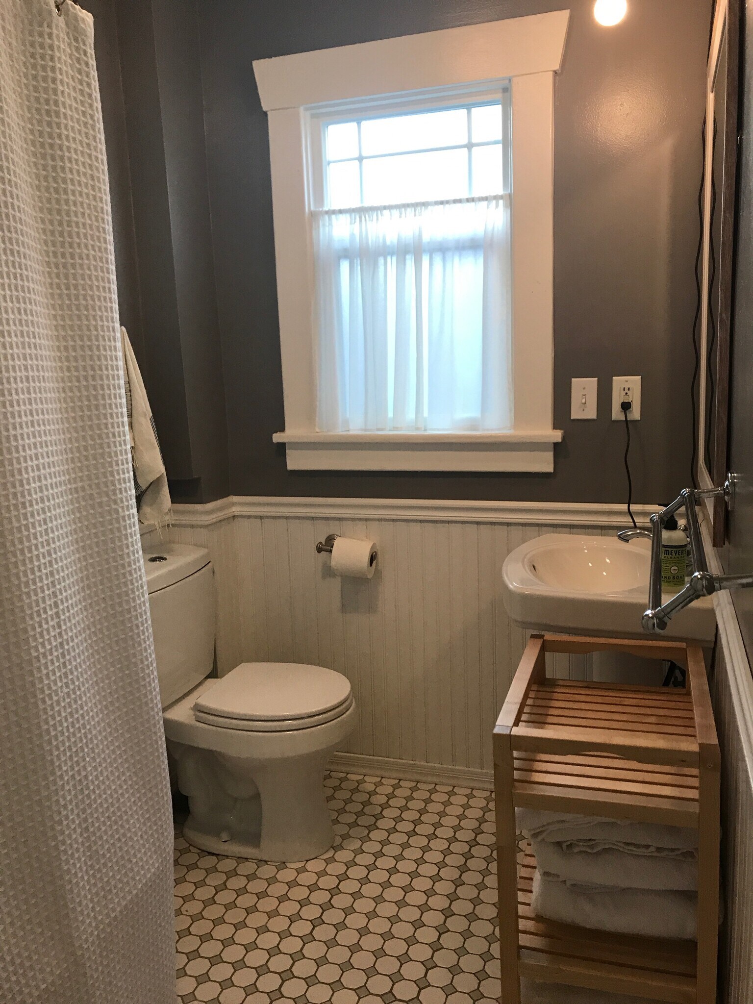 Bathroom - 906 W Howe St