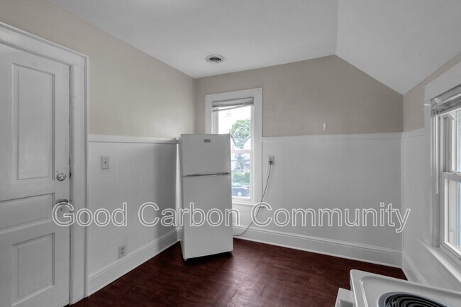 Building Photo - 331 Schenck St