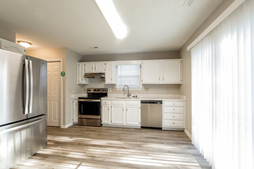 Building Photo - 4009 Beaverbrook Dr