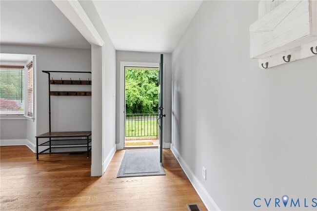 Building Photo - 7603 S Pinehill Dr