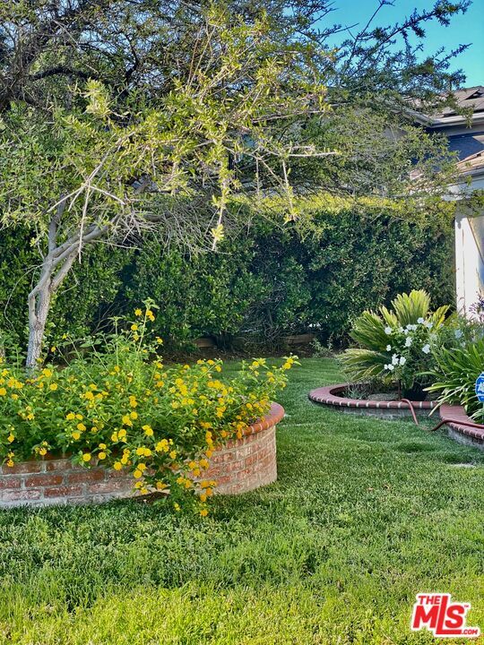 Building Photo - 11158 Newcastle Ave