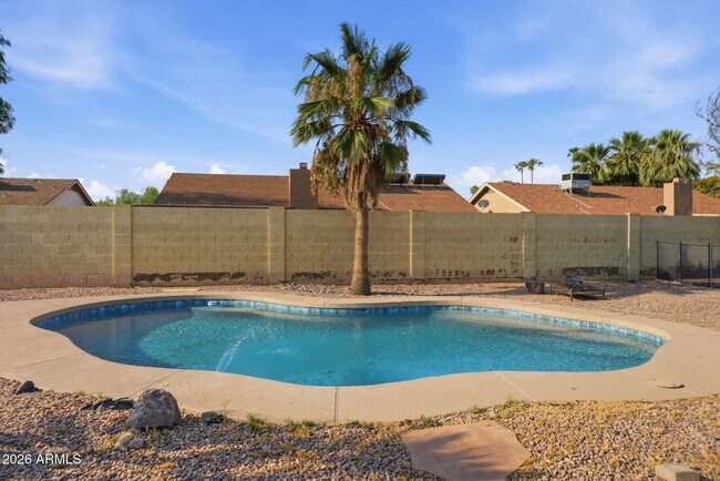 Building Photo - 1735 E Stephens Dr