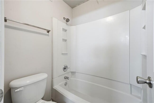 Building Photo - 117 Brittany Ct