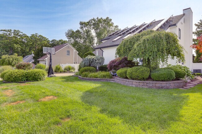 Building Photo - 31 Diane Dr