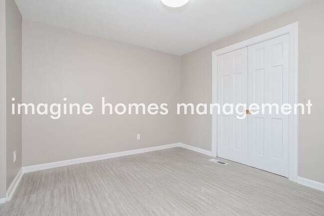 Building Photo - Available in June! Fully Renovated 4 Bedro...