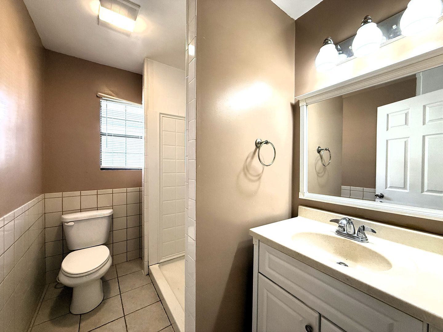 Building Photo - 1800 SW 15th St