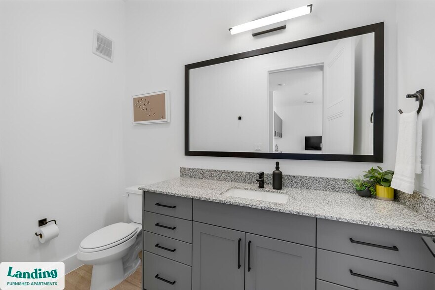 Building Photo - 650 E Sycamore St