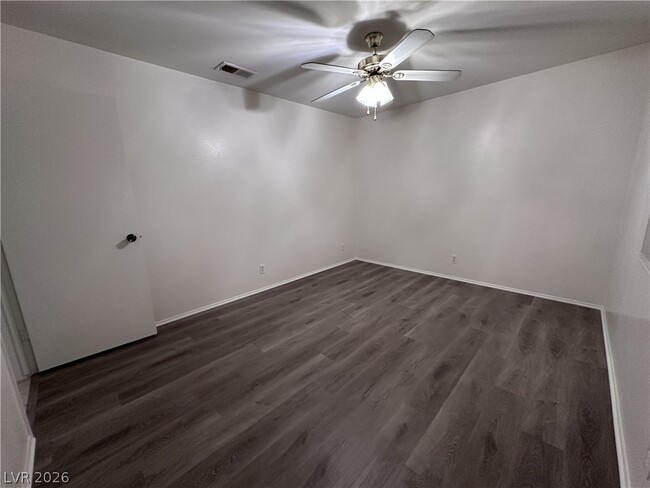 Building Photo - 7213 Roe Ct