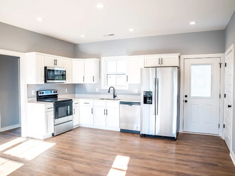 Building Photo - 607 Colonelette Dr