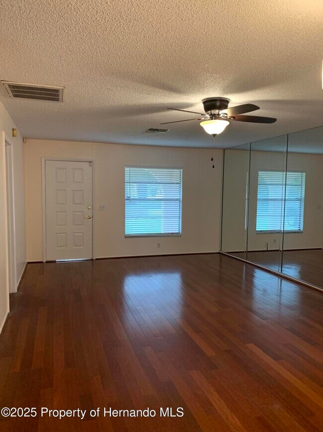 Building Photo - 4143 Montano Ave