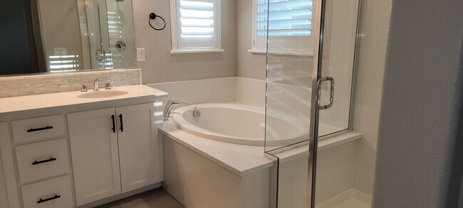 Building Photo - Gorgeous 4 bedroom 3 bath in Fiddyment Farm