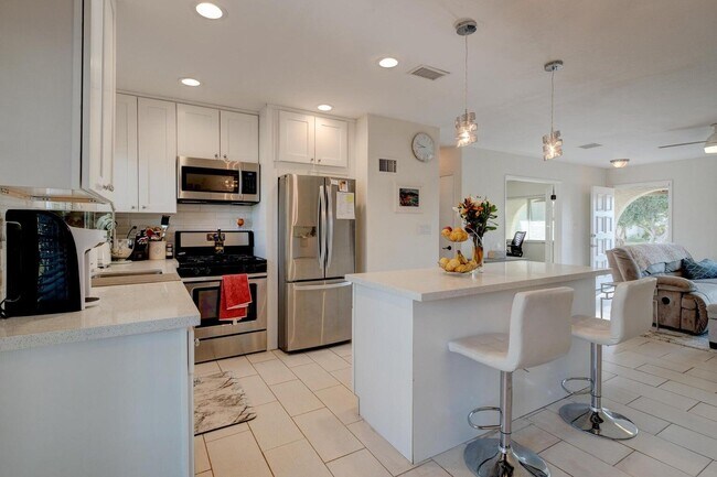 Building Photo - 75240 Camello Ct N