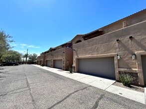 Building Photo - 897 E Roma Ave