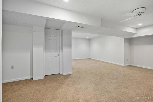 Building Photo - 6671 Foxfield Dr