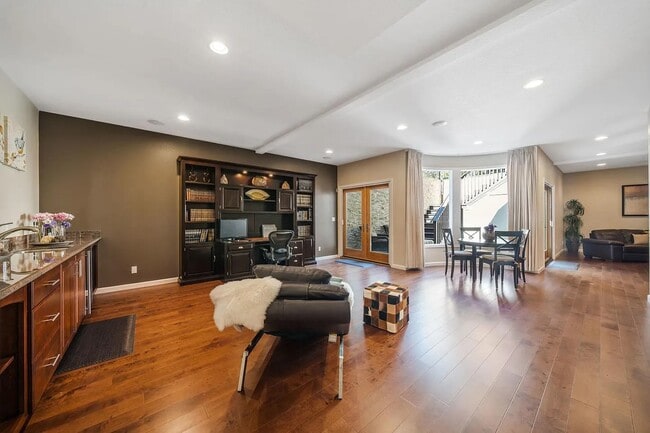Building Photo - 530 Irven Ct