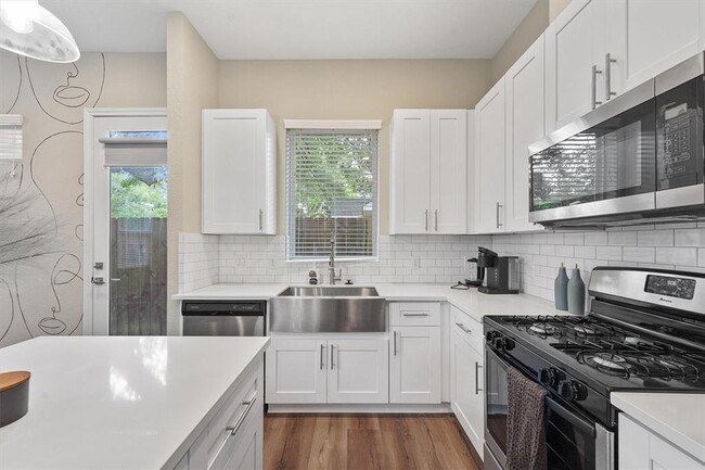 Building Photo - 5620 Madison St