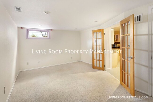 Building Photo - 3135 NE 86th Ave