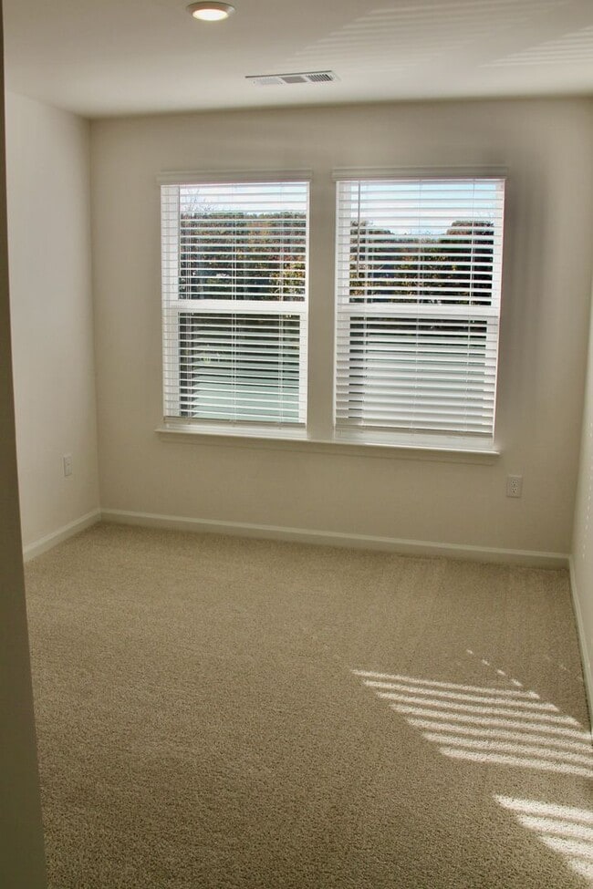 Building Photo - 466 Blair Rd