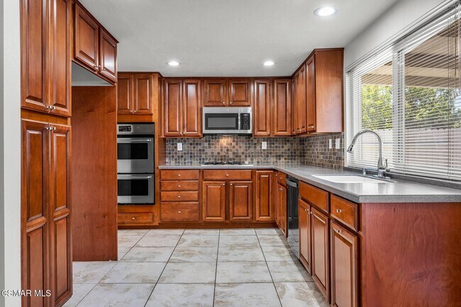 Building Photo - 418 Ramble Ridge Dr