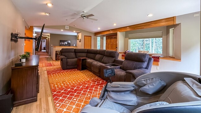 Building Photo - Fun, furnished home in a woodsy setting. 6...