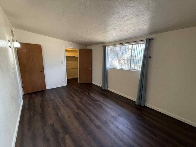 Building Photo - 4832 E 24th St