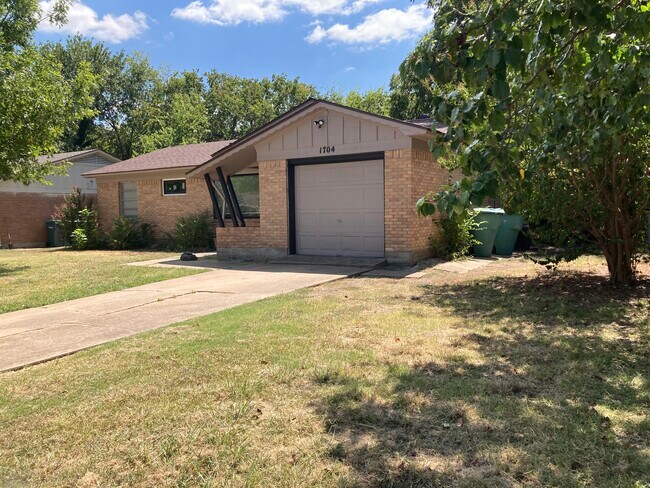 Building Photo - 1704 W Birge St